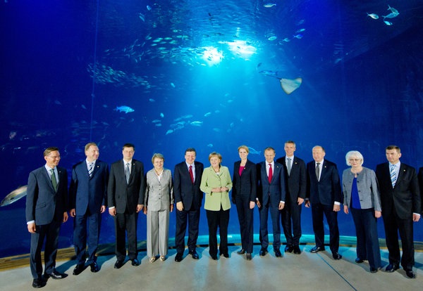 Teilnehmer des Ostseeratsgipfels im Ozeaneum Stralsund im Mai 2012